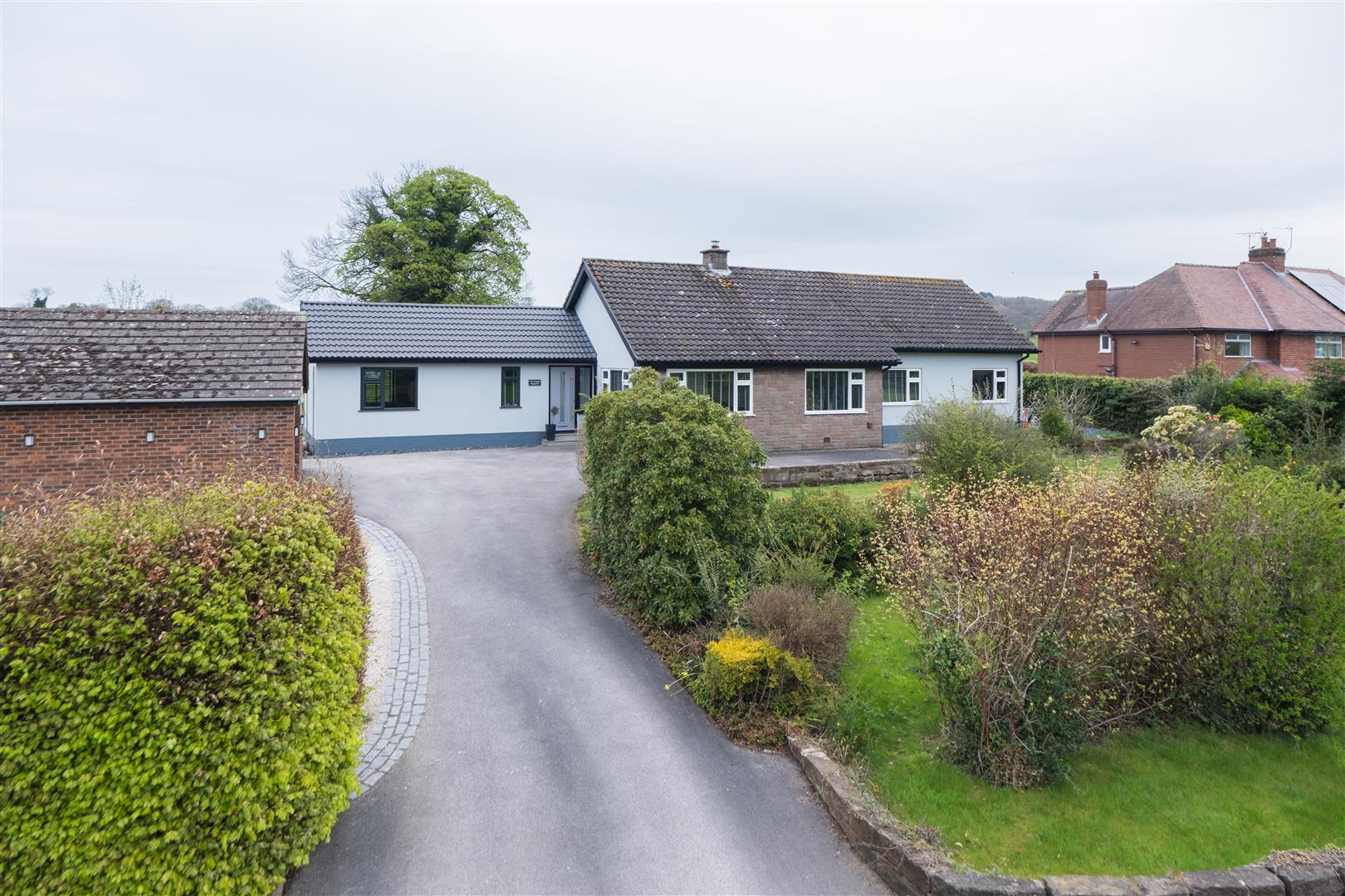 4 bedroom  Detached Bungalow for Sale in Alvanley Nr. Frodsham